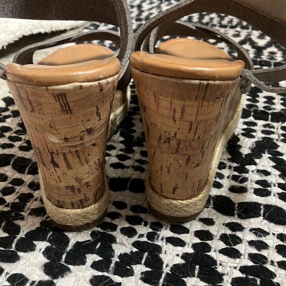 Maurices Jaden Taupe Faux Leather Buckle Strappy Corkscrew Wedge Size 8 - Picture 5 of 7